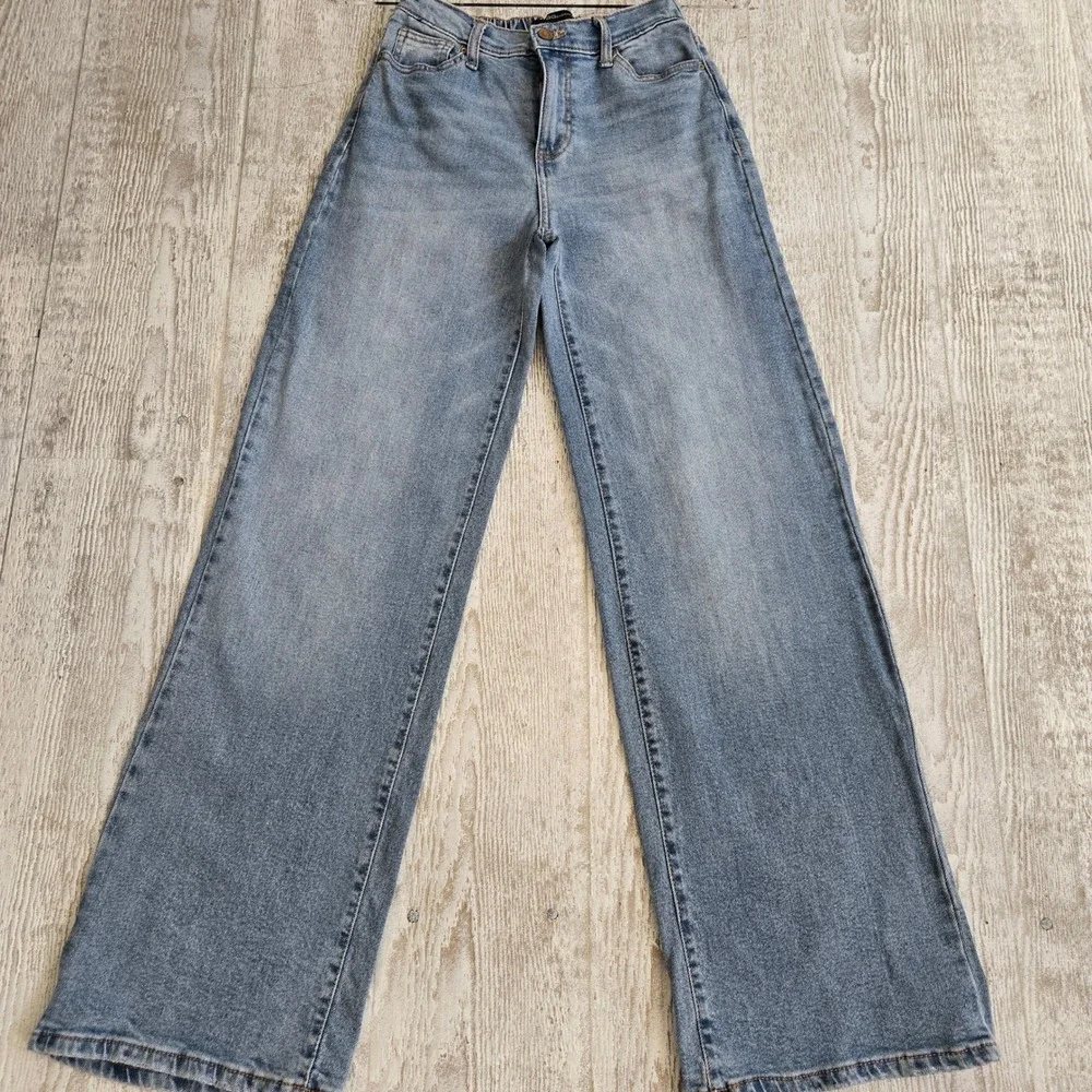 BCBGeneration Baggy Wide Leg Jeans Light Wash High Rise Elastic Waist 0/24 Y2K